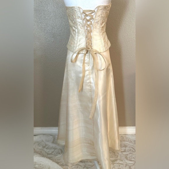 Lace up Corset Ivory Two Piece Gown Gala, Wedding, Quinceañera, Prom or Evening - Picture 11 of 12